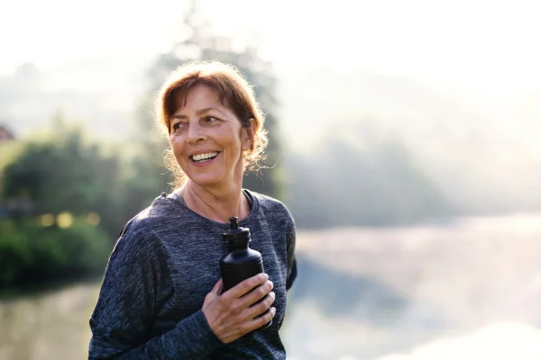 Descubra quais são os exercícios essenciais para mulheres após os 50