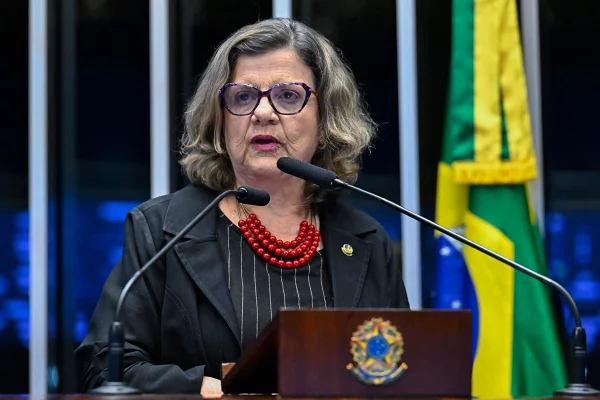Lula escolhe Teresa Leitão para substituir Jaques Wagner na liderança