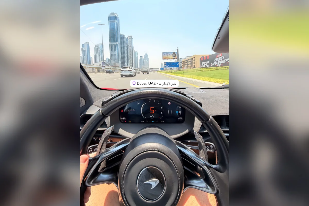 Ele comprou um veículo esportivo de luxo em Dubai, onde vive atualmente Ele comprou um veículo esportivo de luxo em Dubai, onde vive atualmente