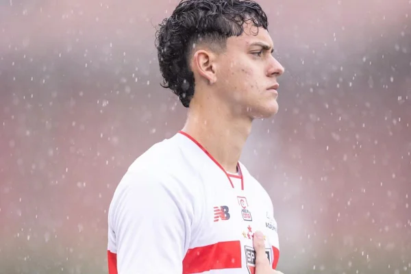 Foto colorida de Lucca, atleta do São Paulo - Metrópoles