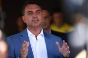 Flávio confirma que vai a debates de 2° turno: "São importantes" Flávio confirma que vai a debates de 2° turno: "São importantes"