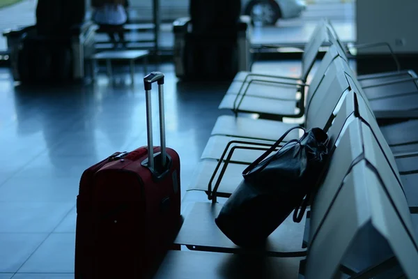 imgem colorida malas em aeroporto - Metrópoles