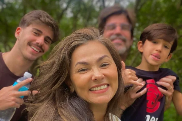 Suzana Alves toma atitude contra ex-marido e enteado após separação