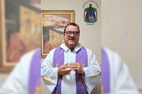 Após críticas do Padre Rogério, o festival de carne, que aconteceria ao lado da igreja, foi movido para outra parte da cidade de Mongaguá - Metrópoles