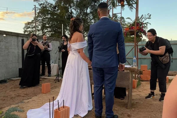 casal-realiza-casamento-na-obra-da-propria-casa-sonho-concreto