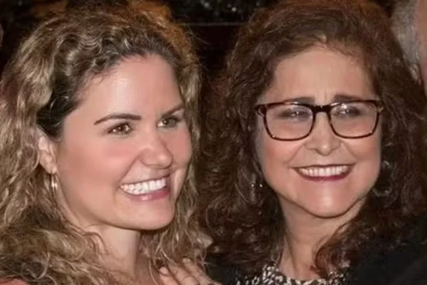 cantora Joanna com a esposa, a cantora católica Karine Keldani