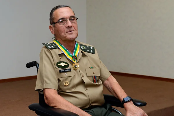 Villas Bôas: se houver intervenção, será para manter democracia