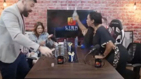 Rosi Pinheiro e Ingrid Ohara brigam no Link Podcast (Reprodução: YouTube)