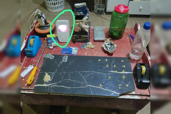 Objetos em cima de mesa