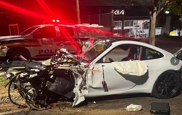 Imagem colorida com ele foi socorrido pelo Samu para o Hospital João XXIII, mas recebeu voz de prisão em flagrante por embriaguez ao volante. em Minas Gerais