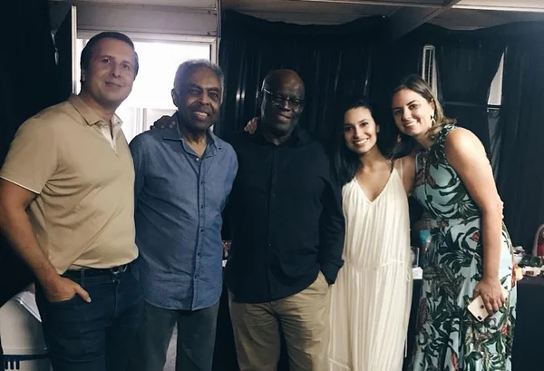 Joaquim Barbosa vai ao show de Gilberto Gil e conversa sobre política