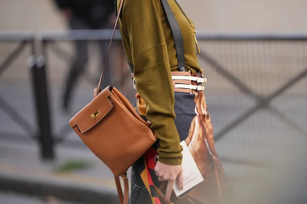 mochila como usar com estilo moda estilo - metrópoles