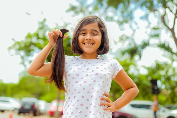 Lição de vida. Menina de 8 anos doa o cabelo para crianças com câncer