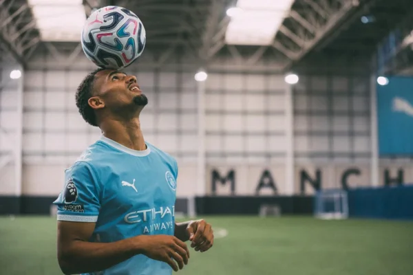 Reforço do Manchester City, Ndiaye revela inspiração em lendas brasileiras