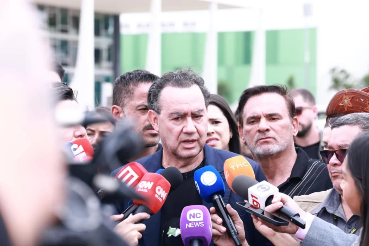 Presidenciável do Avante, Augusto Cury fala com jornalistas em frente ao STF Presidenciável do Avante, Augusto Cury fala com jornalistas em frente ao STF
