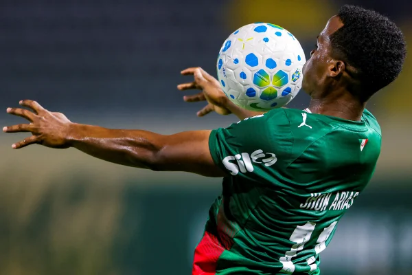 Foto colorida de Jhon Arias, do Palmeiras - Metrópoles
