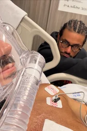 Vittor Fernando publicou registros do hospital e do carro atingido após atentado