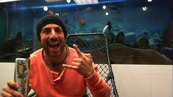 Kaysar é recebido por multidão em Curitiba após BBB18