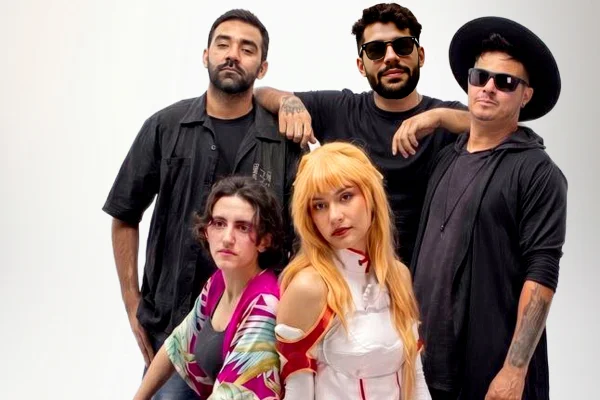 Banda Kerberos em foto colorida - Metrópoles