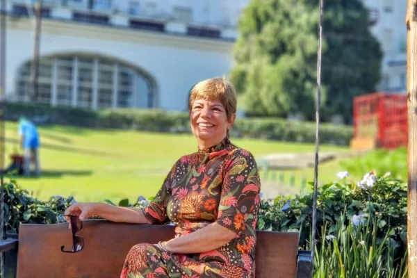 Foto mostra a professora Sônia Damico, que usou o chip da beleza e teve muitas complicações de saúde relacionadas a esse uso