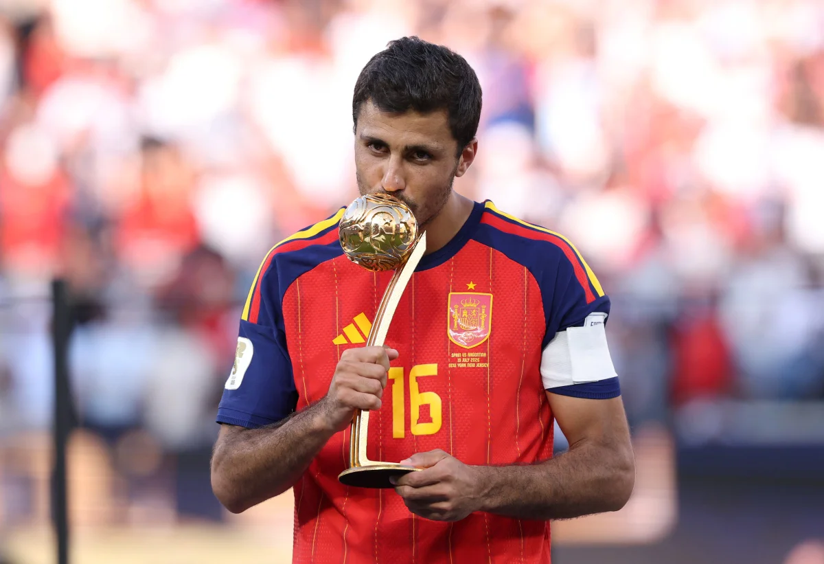 Camisa 16 foi eleito o melhor jogador da Copa do Mundo Camisa 16 foi eleito o melhor jogador da Copa do Mundo