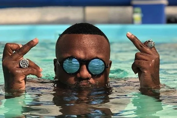 Rapper Djonga cria equipe de Free Fire e anuncia primeiro jogador
