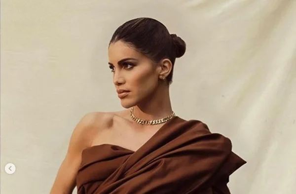 Influenciadora Camila Coelho celebra gravidez com fotos maravilhosas