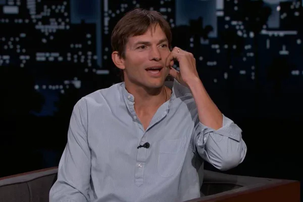 Ashton Kutcher revela que teve sangramento nos mamilos