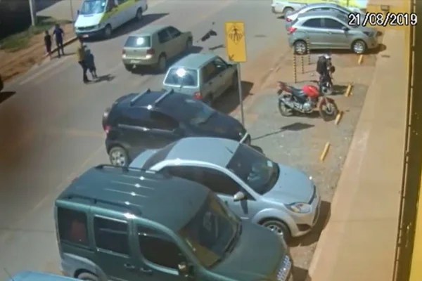 Vídeo: menino de 6 anos é arremessado ao ser atropelado no DF