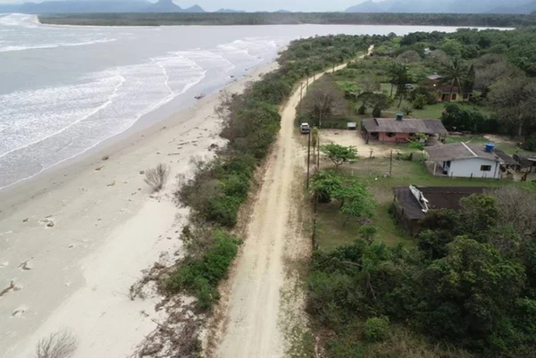 Avanço do mar é um risco em todo o litoral de SP. Confira as medidas que as prefeituras das cidades vem tomando para frear a inundação - Metrópoles