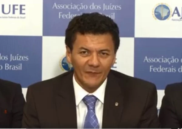 “Foro privilegiado transformou Supremo em corte criminal”, afirma juiz