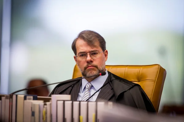 Entidades não precisam se filiar à UNE para emitir carteira de estudante, decide Toffoli
