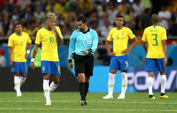 Jogadores do Brasil lamentam erros e reclamam de árbitro após empate