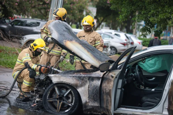 Carro pegando fogo? Veja as causas e sinais que indicam riscos de incêndio