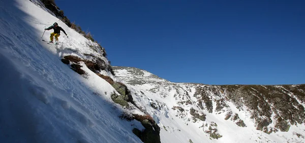Imagem colorida de Tuckerman Ravine esquiadora - Metrópoles