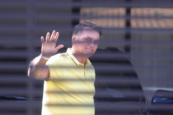 O que a PF fez com os US$ 14 mil apreendidos na casa de Bolsonaro