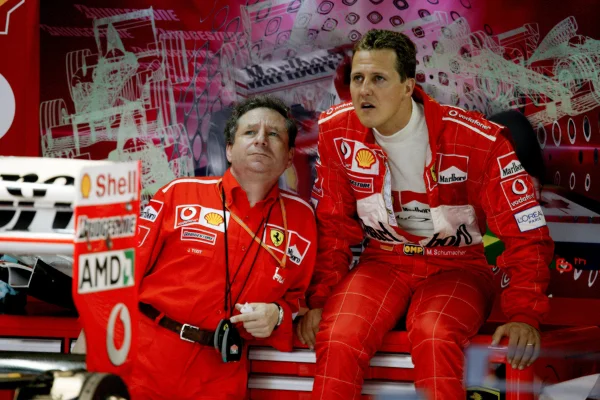 Imagem colorida de Jean Todt e Schumacher, pela Ferrari, em 2003