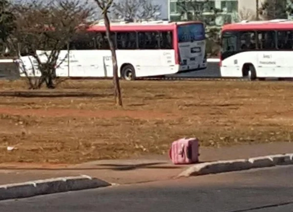 Suposta “mala bomba” faz polícia interromper trânsito na Esplanada