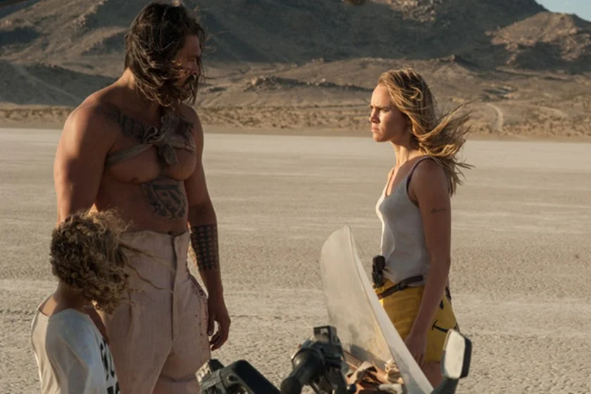 <a href="https://www.netflix.com/br/title/80099204" target="_blank"><b>Amores Canibais:</b></a> Banida para uma terra deserta, uma jovem (Suki Waterhouse) luta para sobreviver em meio a uma sociedade canibal repleta de drogas. Assista ao <a href="https://www.youtube.com/watch?v=THP_piMB4HA" target="_blank">trailer</a> <a href="https://www.netflix.com/br/title/80099204" target="_blank"><b>Amores Canibais:</b></a> Banida para uma terra deserta, uma jovem (Suki Waterhouse) luta para sobreviver em meio a uma sociedade canibal repleta de drogas. Assista ao <a href="https://www.youtube.com/watch?v=THP_piMB4HA" target="_blank">trailer</a>