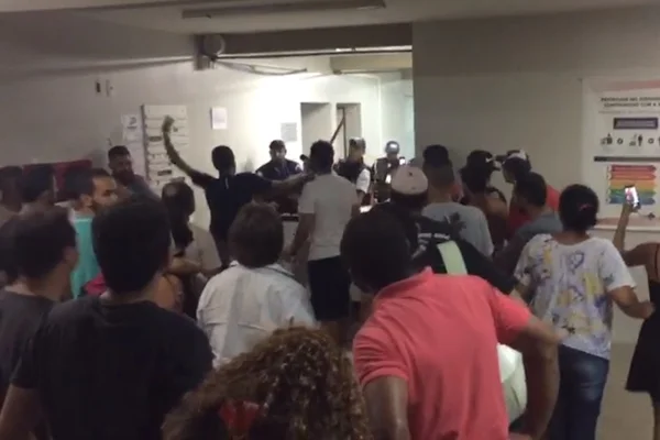 Sem atendimento, pacientes agridem vigilantes no HRT. Veja vídeo