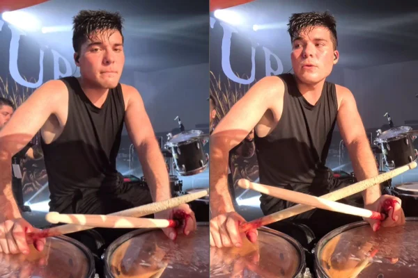 Foto colorida de Greyson Nekrutman tocando bateria - Metrópoles