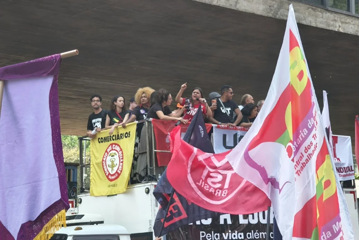 Nat Boulos discursa durante ato contra a escala 6x1 na Avenida Paulista Nat Boulos discursa durante ato contra a escala 6x1 na Avenida Paulista