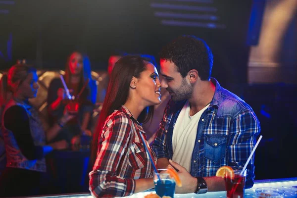 52% dos solteiros não devem buscar romance fixo em 2022, diz pesquisa