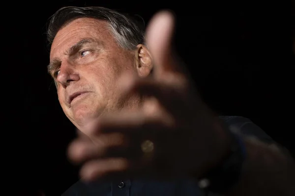 Campanha de Bolsonaro aposta que Lula terá menos votos no 2º turno