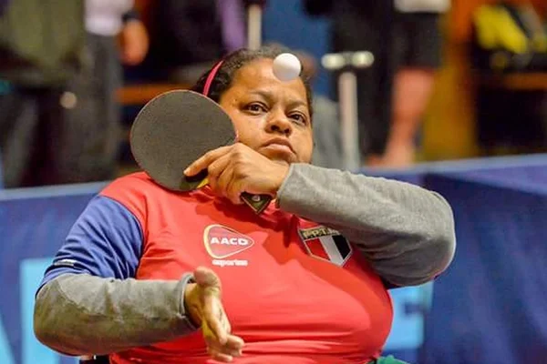 A mesa-tenista paralímpica Eliane Corrêa