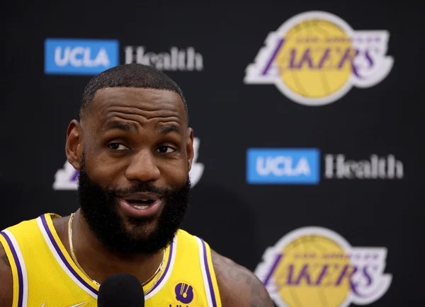 LeBron revela ter se vacinado, mas se nega a fazer campanha: “Vai de cada um”