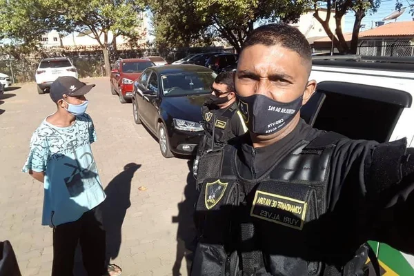 Milícia da fé: evangélicos fingem ser policiais para abordar viciados no DF
