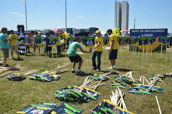 Cresce o “placar” do impeachment no gramado do Congresso