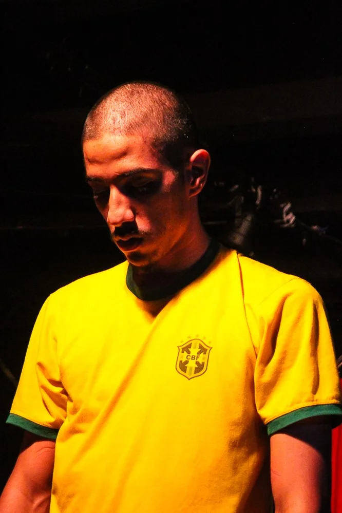 Gigio é visto como o vilão principal de peça, sendo defendido apenas por seu pai Gigio é visto como o vilão principal de peça, sendo defendido apenas por seu pai