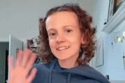A influenciadora Zuza Beine morreu aos 14 anos após 11 anos de luta contra o câncer